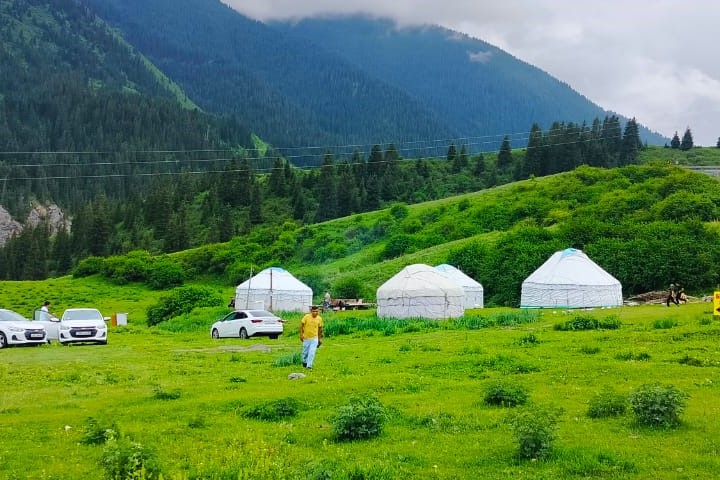 Юрты в Кольсае